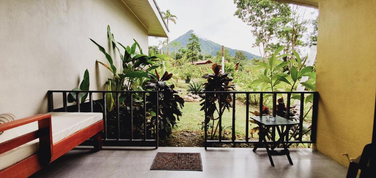 Yellow Tree Suites La Fortuna Bagian luar foto