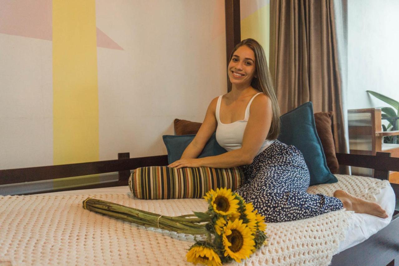 Yellow Tree Suites La Fortuna Bagian luar foto