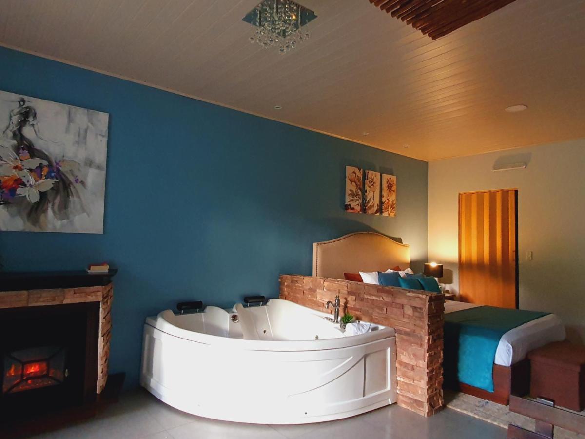 Yellow Tree Suites La Fortuna Bagian luar foto