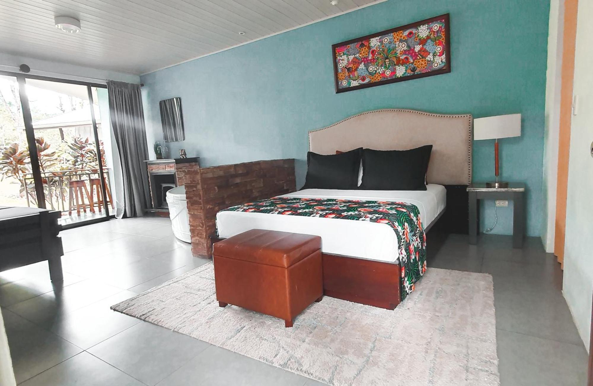 Yellow Tree Suites La Fortuna Bagian luar foto