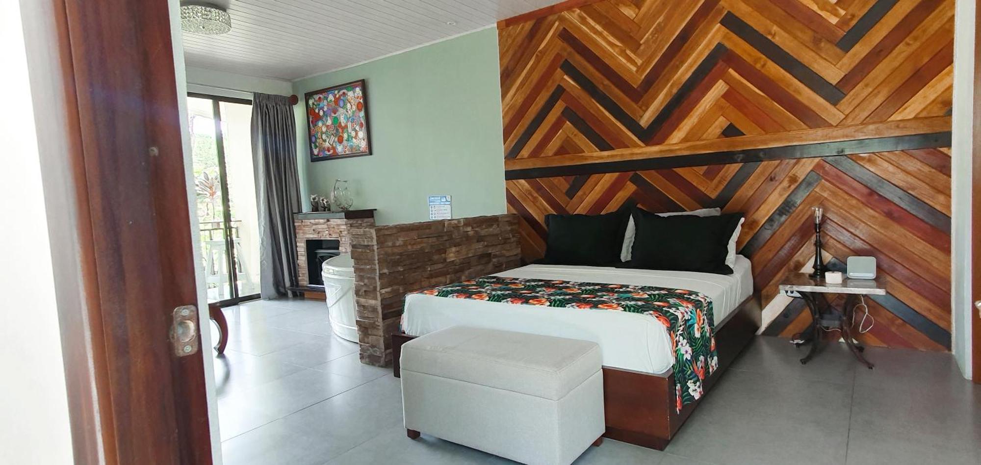 Yellow Tree Suites La Fortuna Bagian luar foto