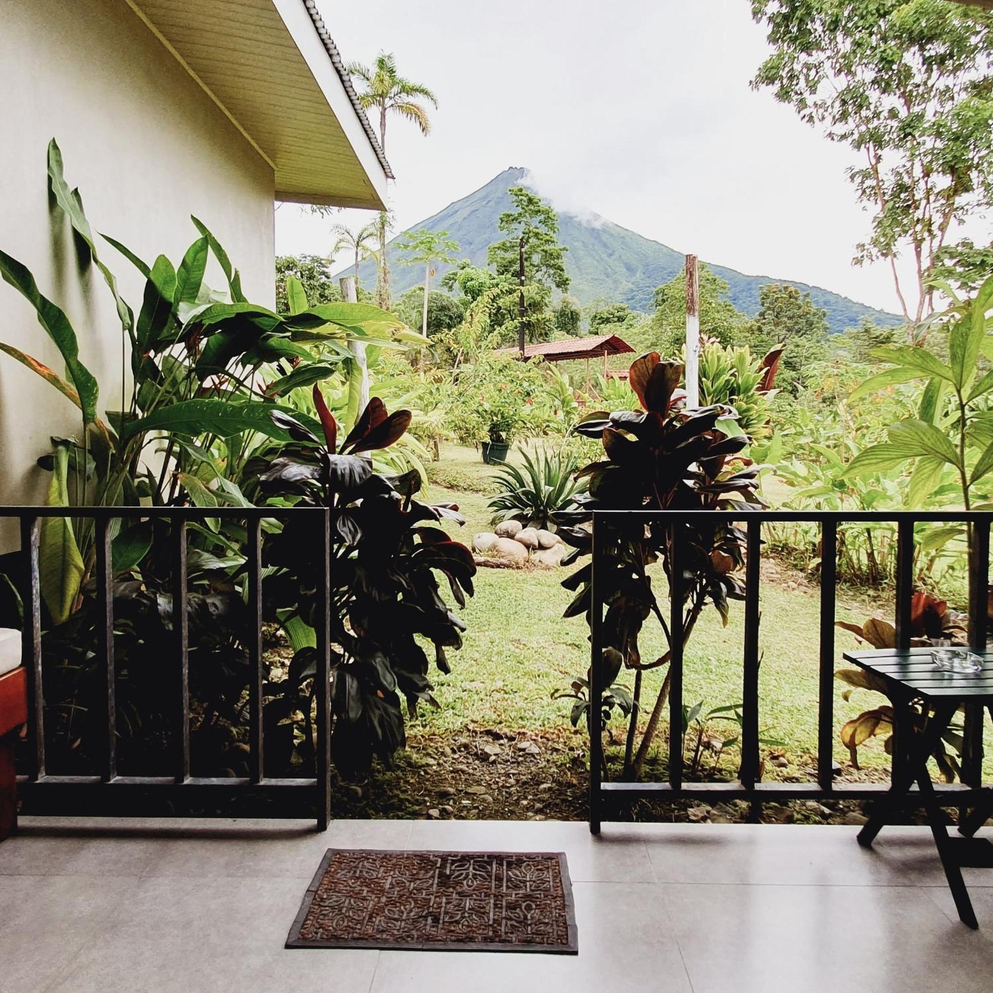 Yellow Tree Suites La Fortuna Bagian luar foto