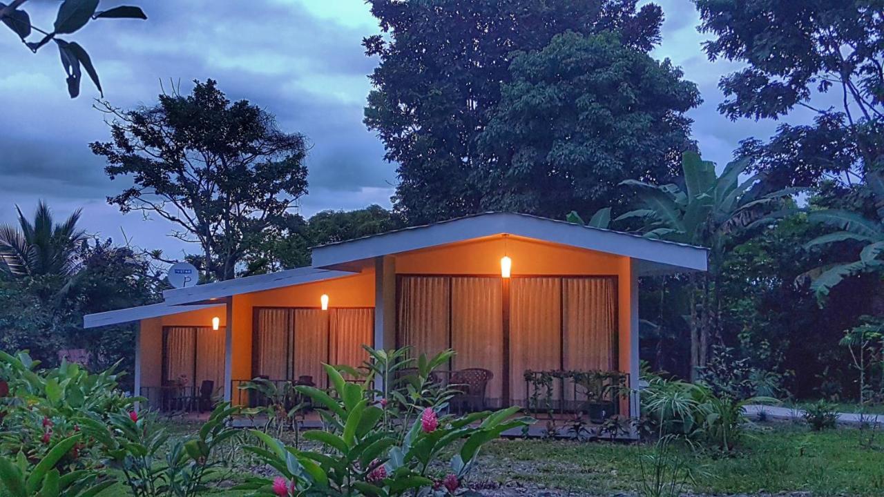 Yellow Tree Suites La Fortuna Bagian luar foto
