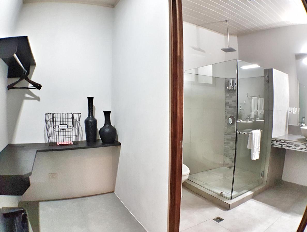 Yellow Tree Suites La Fortuna Bagian luar foto
