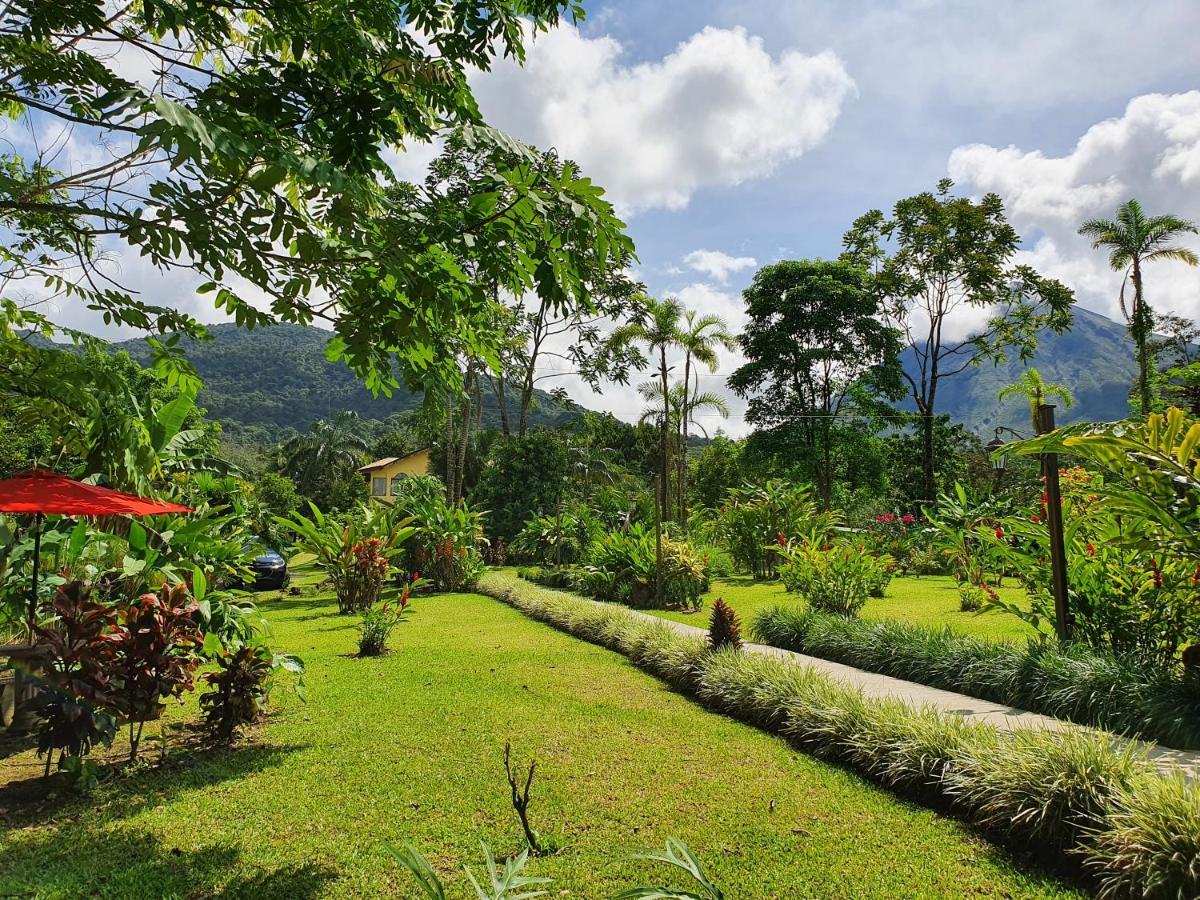 Yellow Tree Suites La Fortuna Bagian luar foto