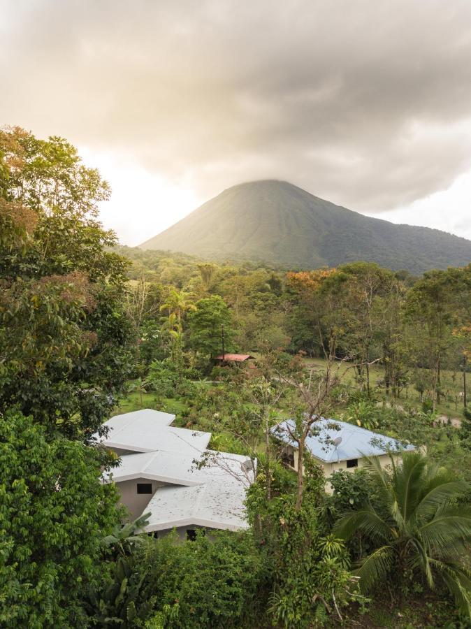 Yellow Tree Suites La Fortuna Bagian luar foto