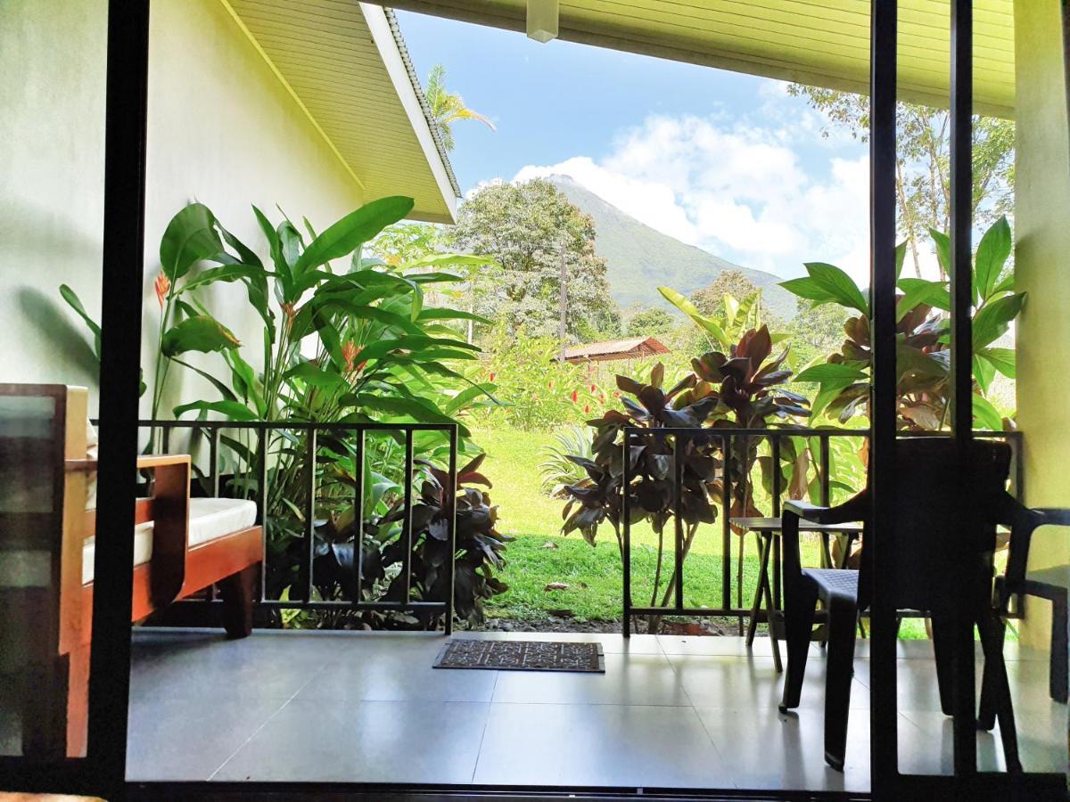 Yellow Tree Suites La Fortuna Bagian luar foto