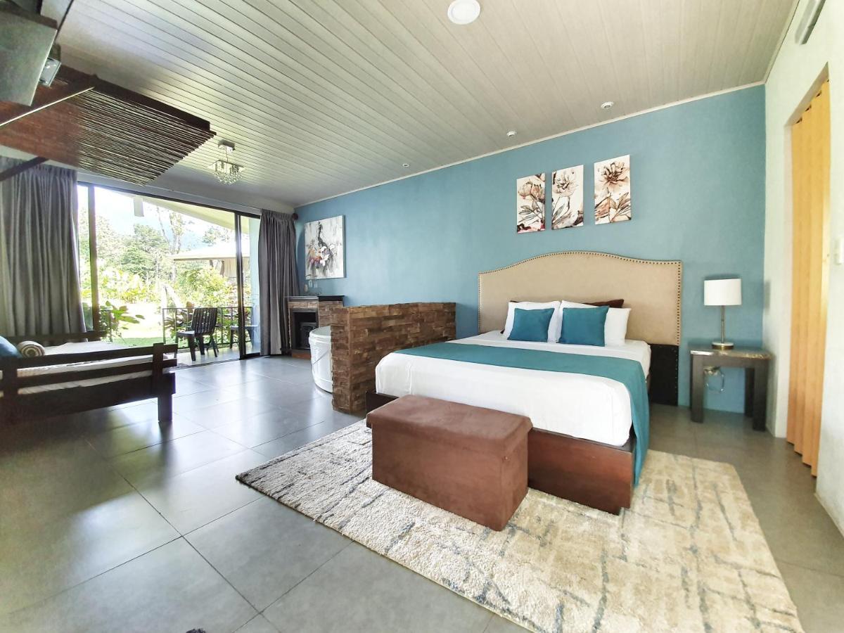 Yellow Tree Suites La Fortuna Bagian luar foto