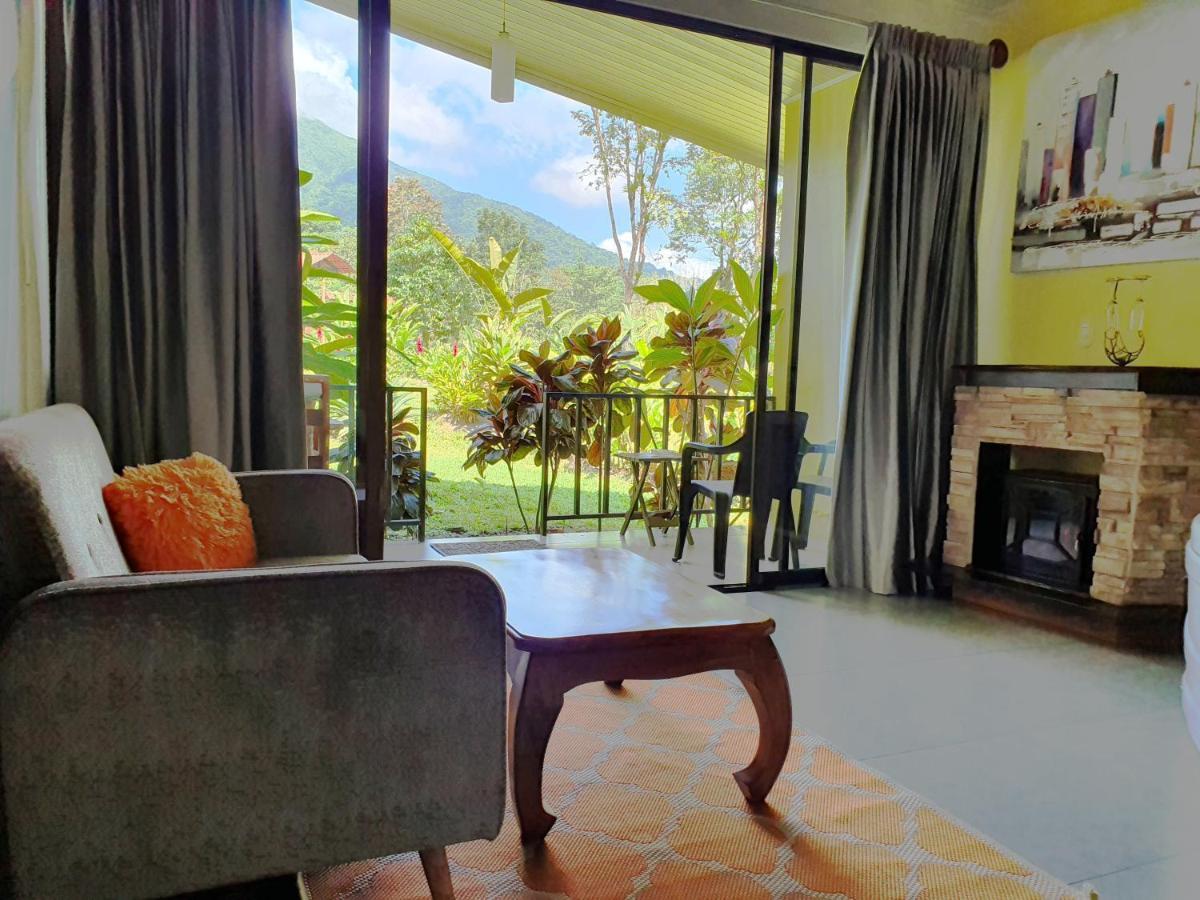 Yellow Tree Suites La Fortuna Bagian luar foto