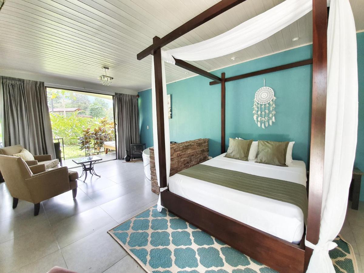 Yellow Tree Suites La Fortuna Bagian luar foto