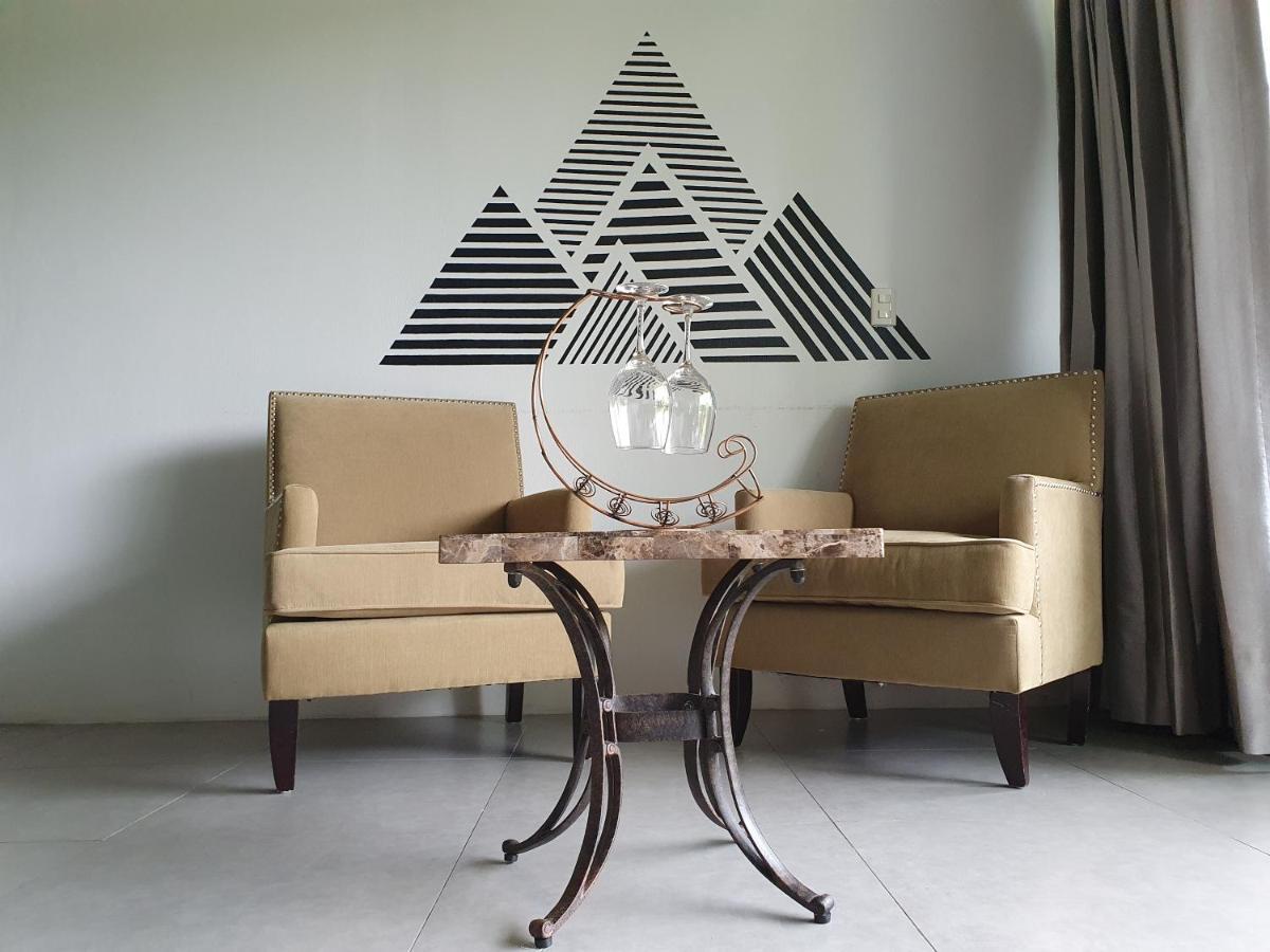 Yellow Tree Suites La Fortuna Bagian luar foto